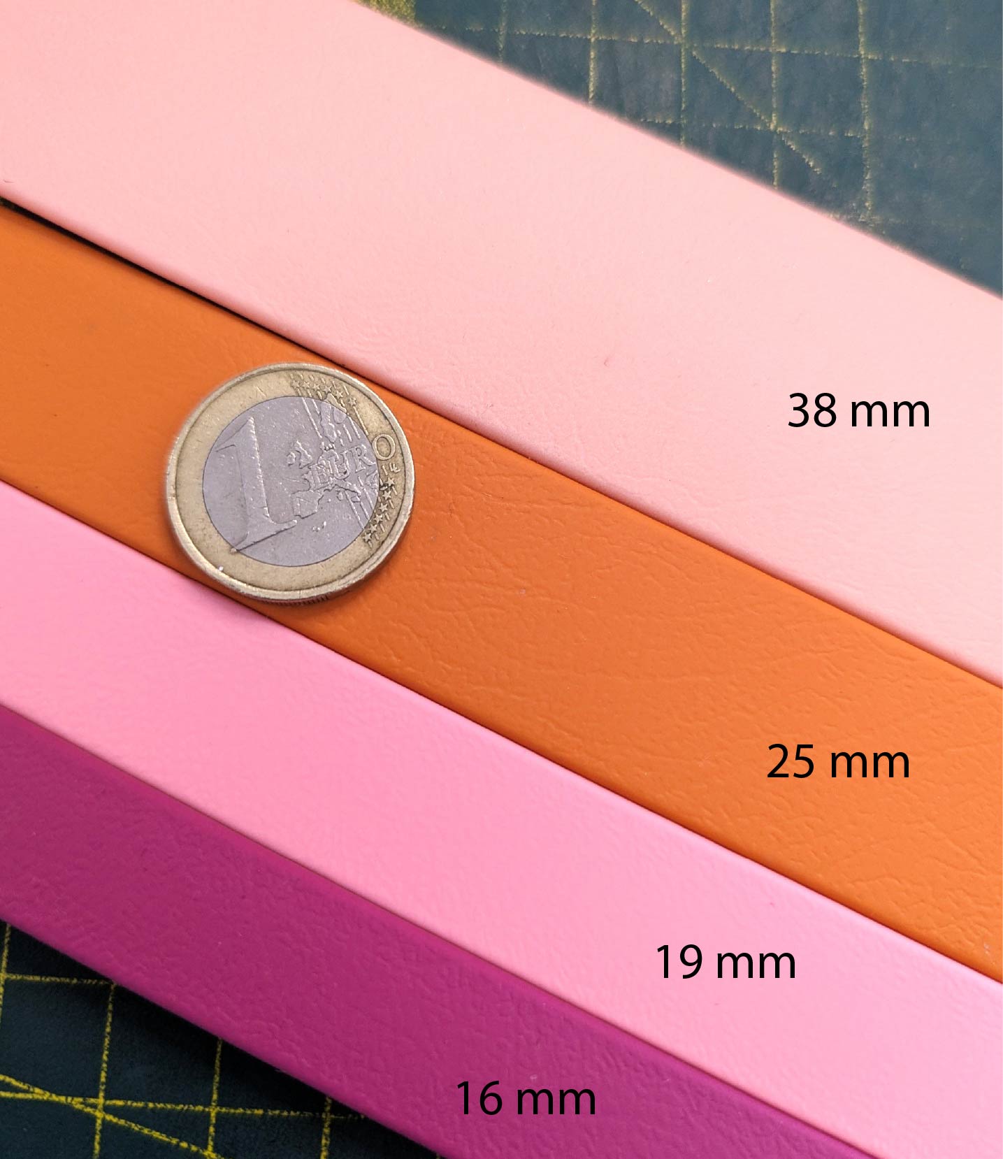 sixe comparise of the different biothane sizes handmade dog accessories ireland and worldwide