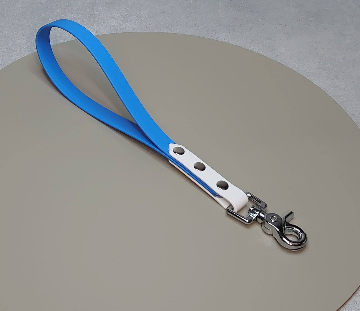 BioThane traffic lead designed to keep your dog close to you. an additional safety handle
Custom BioThane traffic lead waterproof short dog leash Ireland worldwide handmade