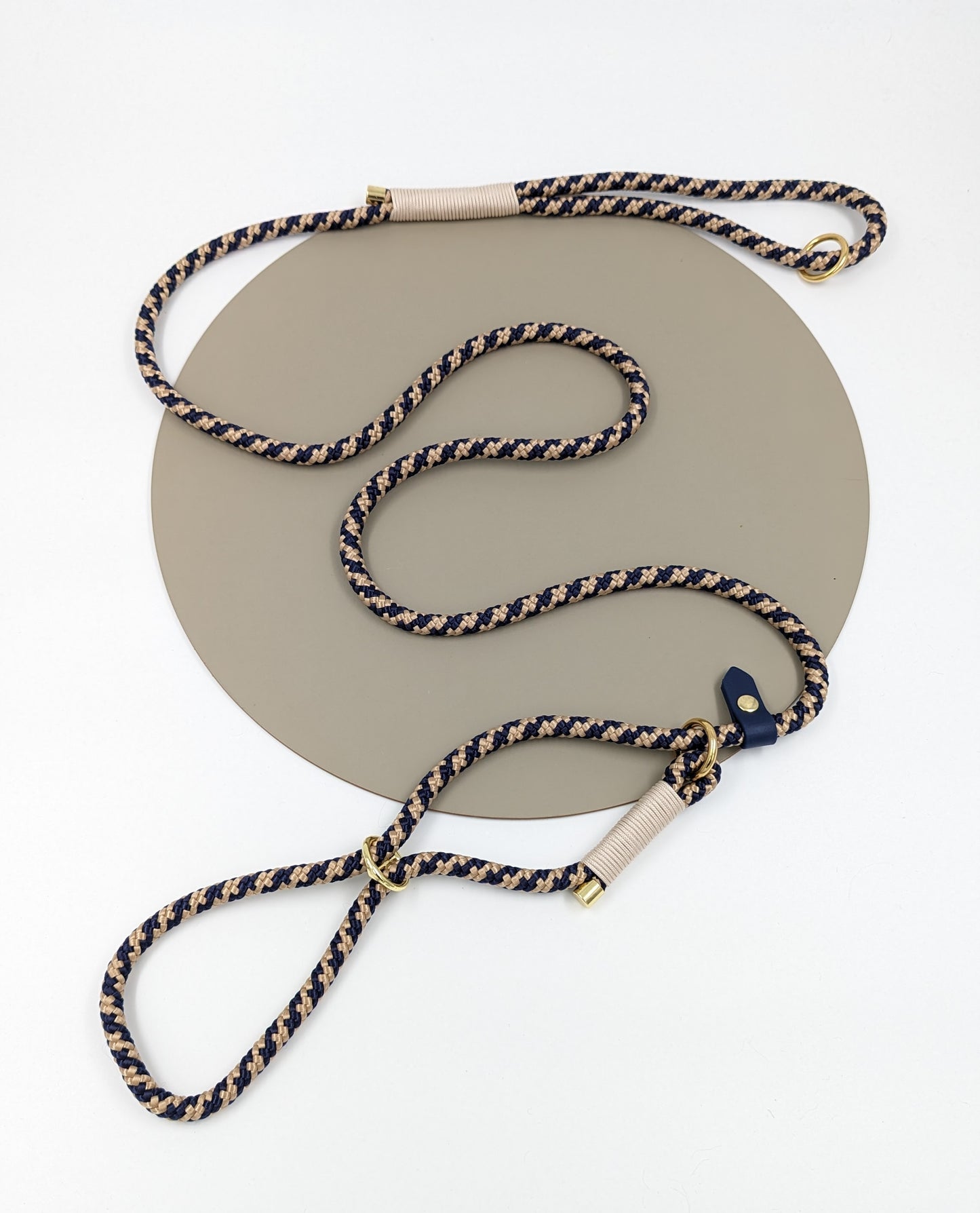 Custom figure of 8 dog lead with optional BioThane handle for training Ireland Worldwide