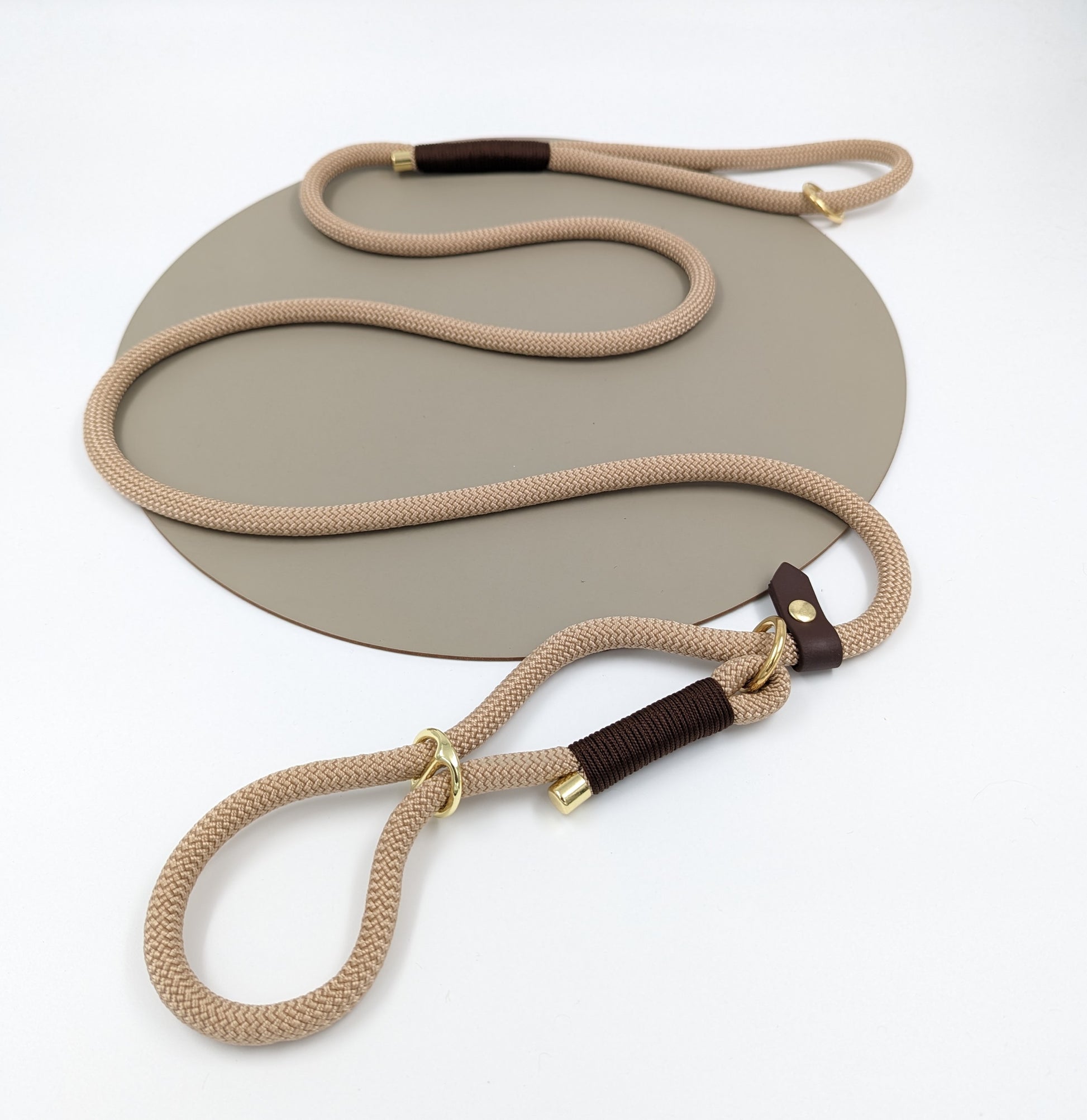 Custom figure of 8 dog lead with optional BioThane handle for training Ireland Worldwide