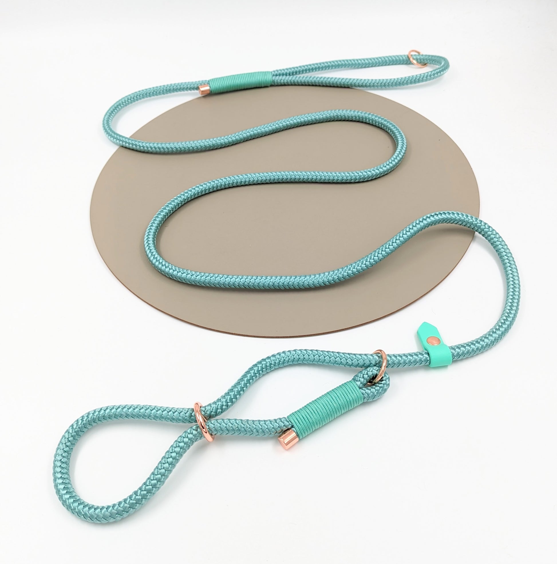 Custom figure of 8 dog lead with optional BioThane handle for training Ireland Worldwide