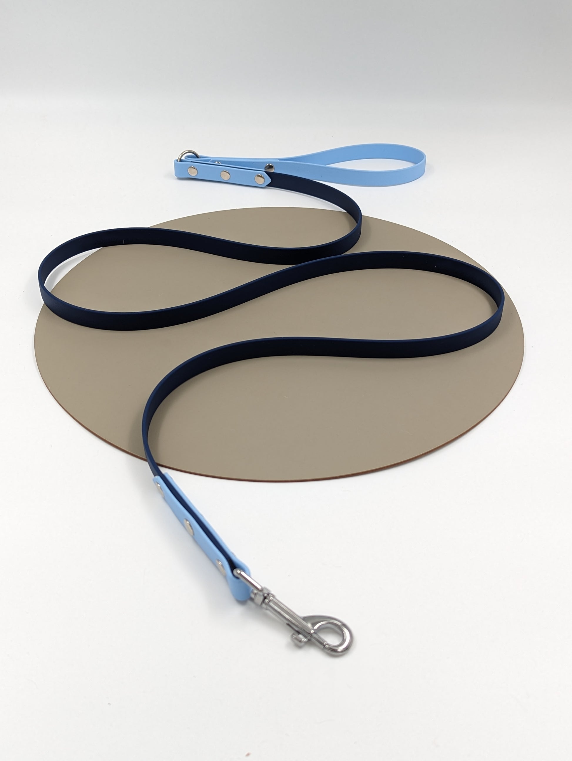 BioThane lead for dogs. Design your own, waterproof, easy to clean, made in Ireland, customisable, tough, hard wearing, optional grab handle 
Custom two-tone BioThane dog lead in vibrant contrasting colors - Waterproof and handmade in Ireland - Woodle Designs.