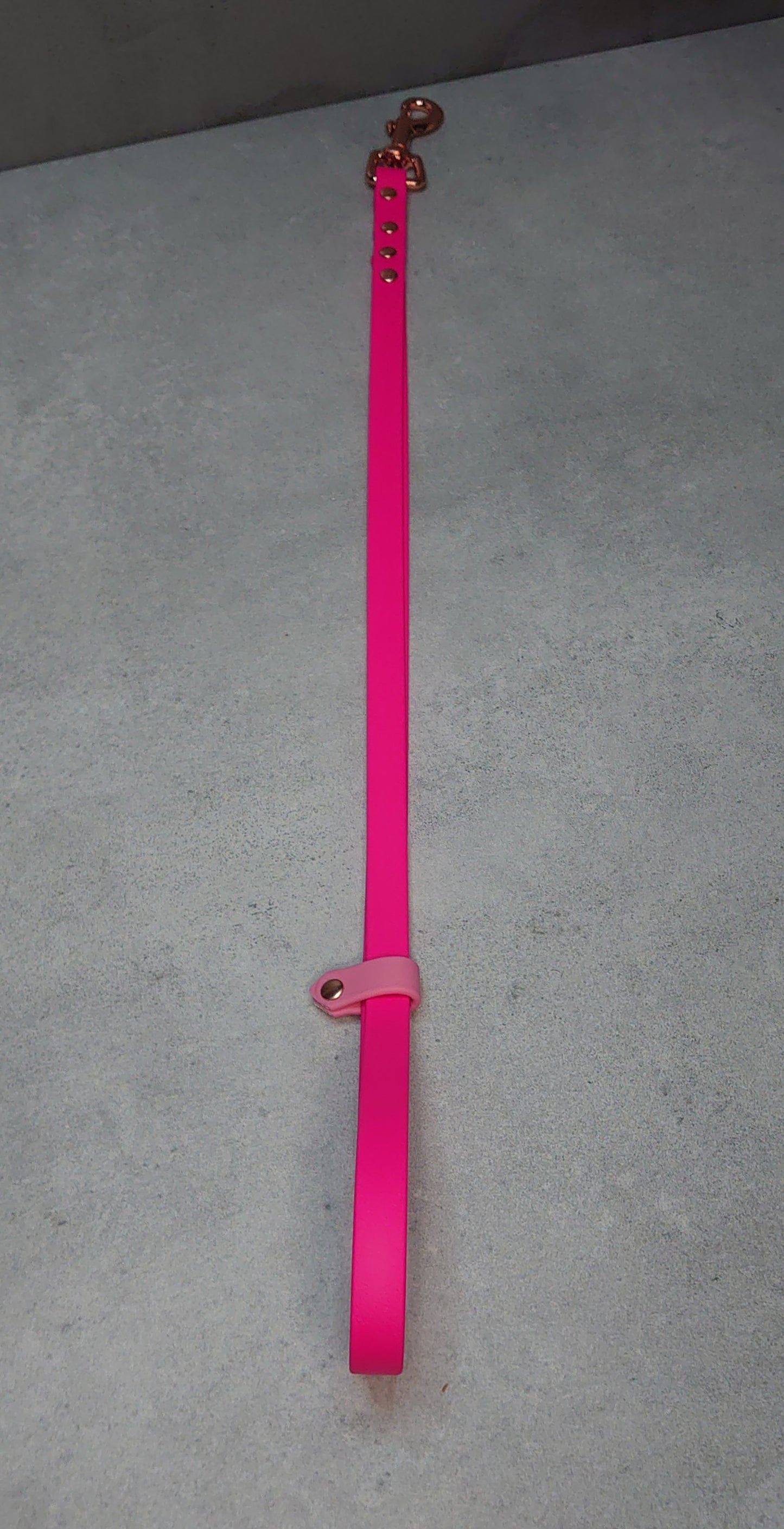 handmade BioThane groom loop professional groomer Ireland worldwide pink