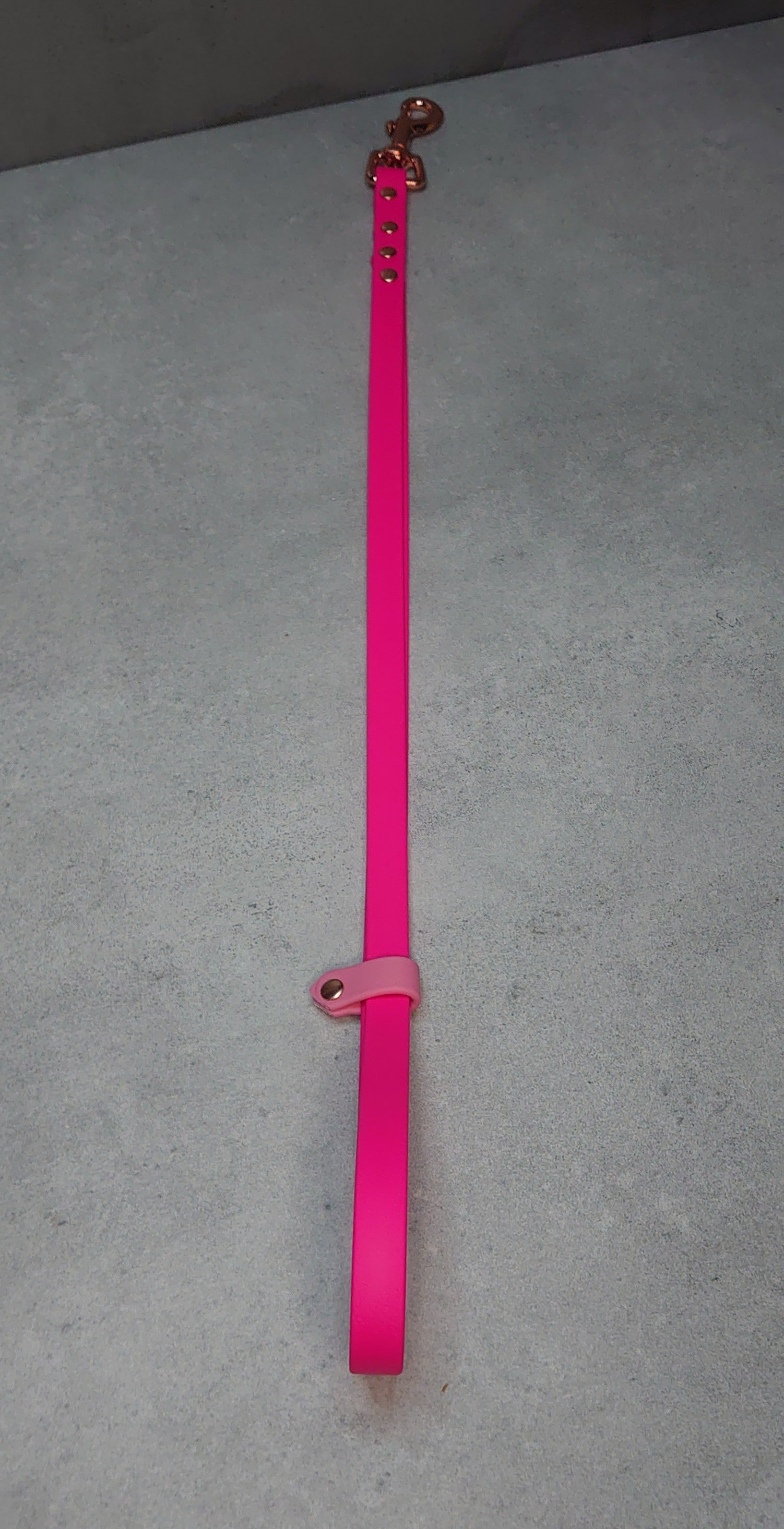 handmade BioThane groom loop professional groomer Ireland worldwide pink