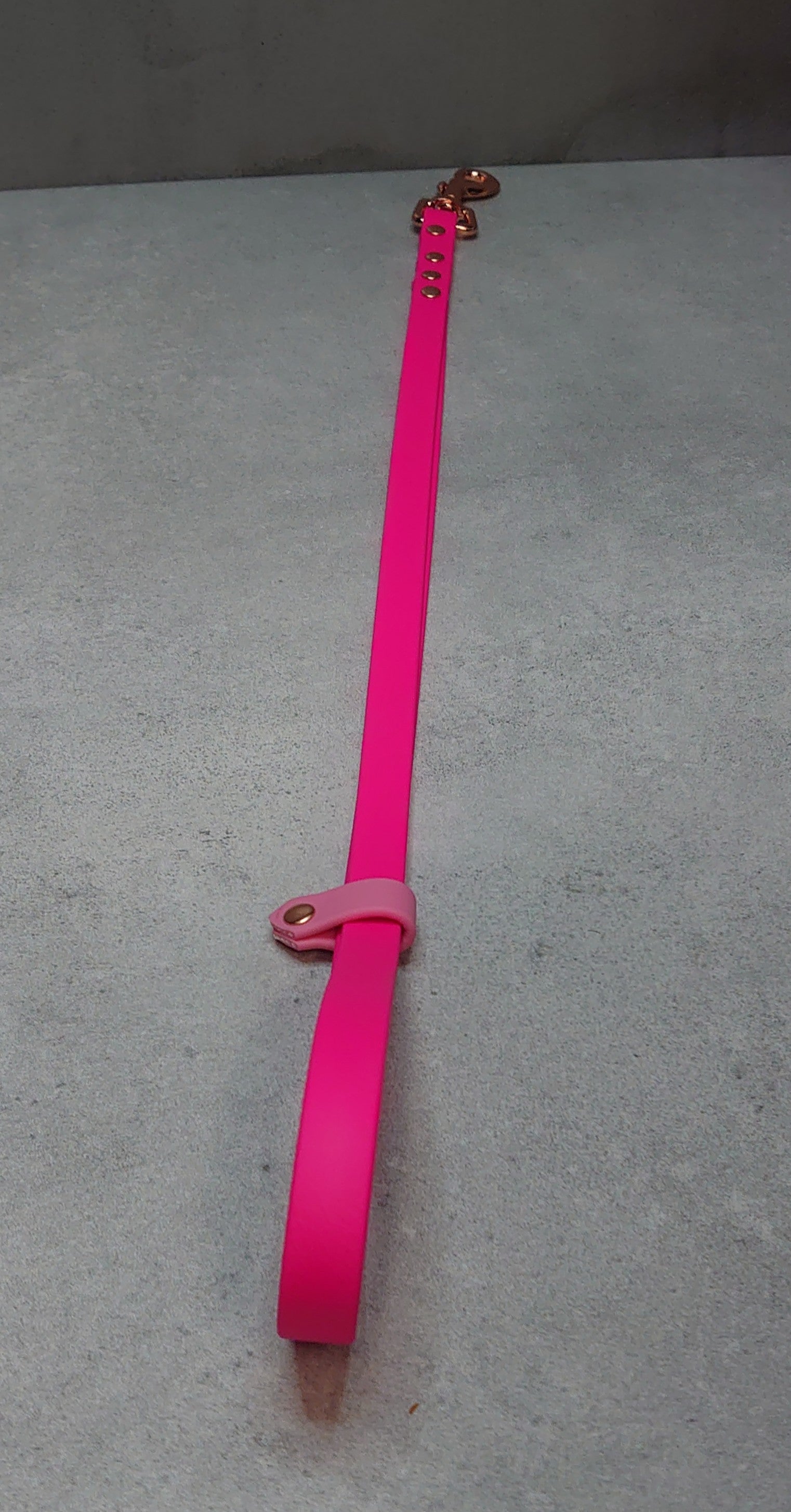 handmade BioThane groom loop professional groomer Ireland worldwide pink aand pastel pink