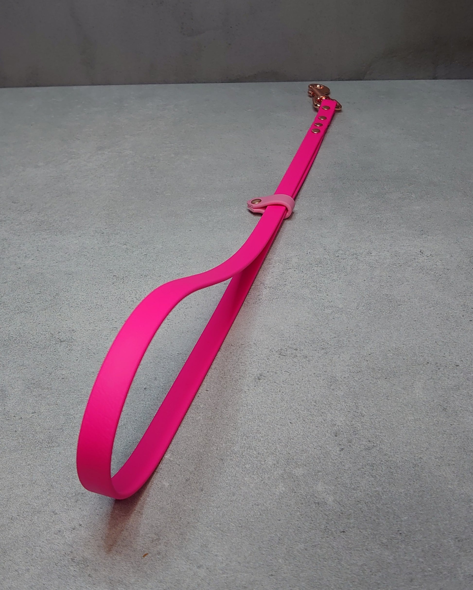handmade BioThane groom loop professional groomer Ireland worldwide pink aand pastel pink rose gold hardware 